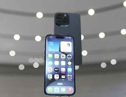 美姑Apple维修站分享买iPhone15还是华为Mate60